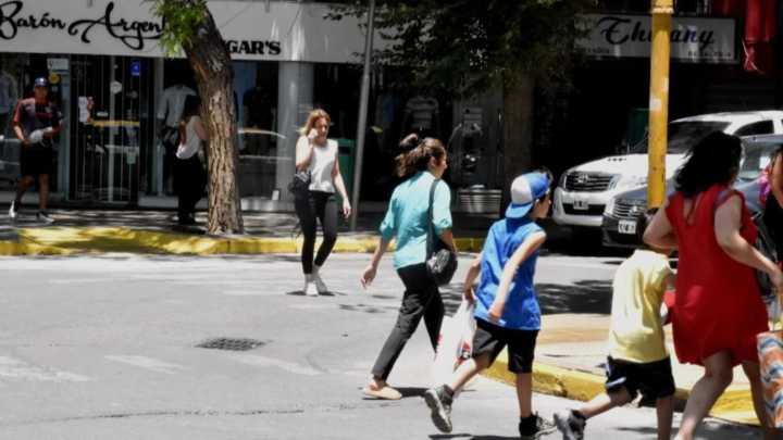 Para este viernes anticipan una máxima de 33ºC y viento Zonda en algunos departamentos