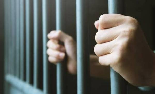 Asesinaron en la cárcel a un famoso cantante preso por abuso infantil