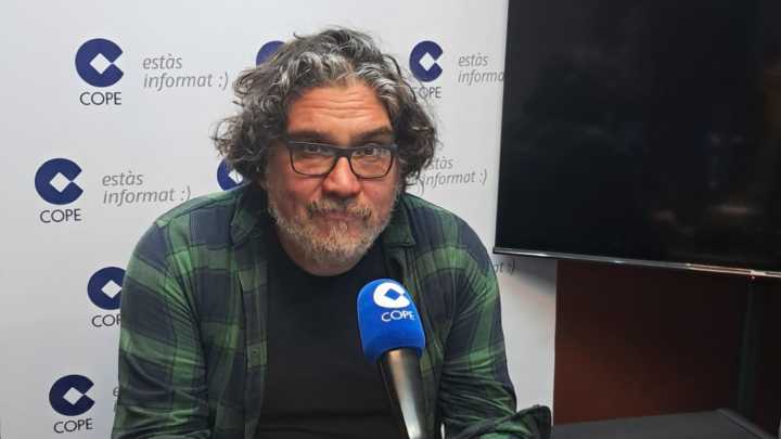 Álex Torio, exprofesor de Física y Matemáticas: "Desde que se implantó la ESO, se obligó a los alumnos a estar hasta los 16, y los disruptivos influyen, lo que genera un clima que no es para aprender"