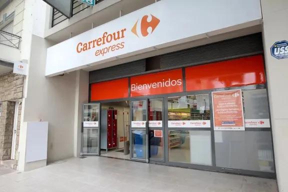 Carrefour replantea su salida del país y los changuitos dan una pista sobre qué harán