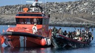 Llegó a las Islas Canarias bote con 230 migrantes de África 🎦