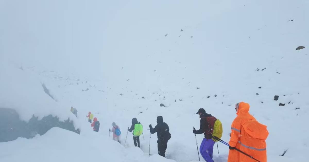 Una tormenta de nieve en el Everest atrapa a cientos de senderistas