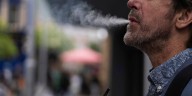 Vapear puede dañar los pulmones más de lo que se creía, según un nuevo hallazgo científico