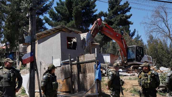 Más de 100 familias fueron desalojadas de la toma Unión Sin Fronteras de Placilla
