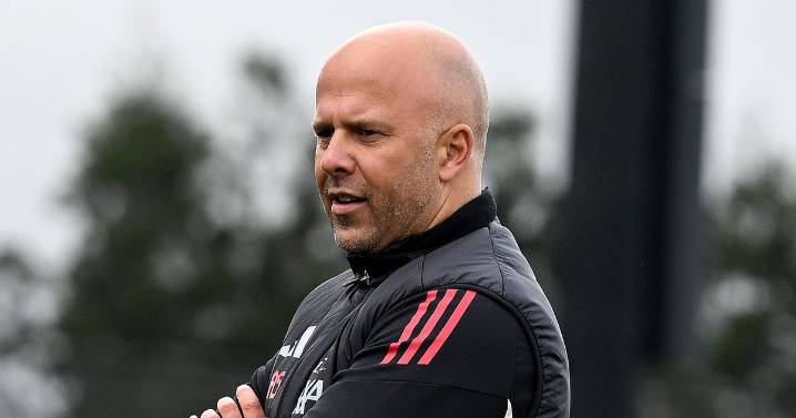 Liverpool news: Arne Slot told 'get him out' as signing 'isn't trusted' amid injury blow