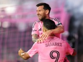 Messi marcó un doblete para Inter Miami que venció a Nashville y dio el primer paso en los playoffs