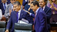 El Gobierno andaluz se queda solo en el Parlamento en su plan para superar la crisis sanitaria tras los fallos del cribado