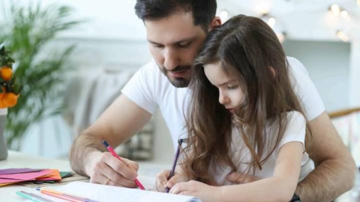 Impulsan licencias de paternidad para que hombres colaboren en tareas de cuidados