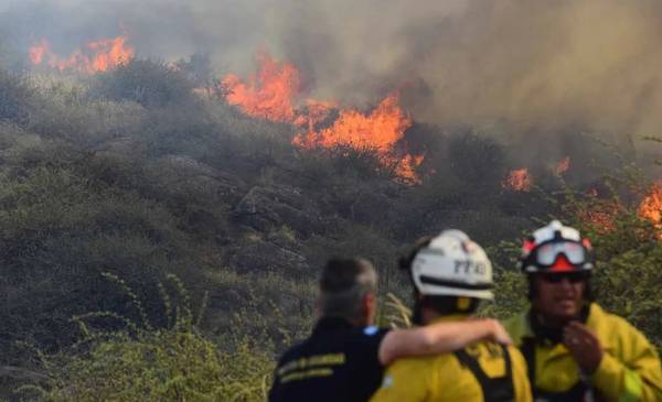 Alerta máxima de incendios en Córdoba: sigue activo el foco en Quebrada del Condorito