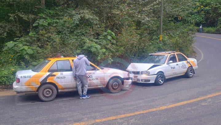 Chocaron dos taxis en la México