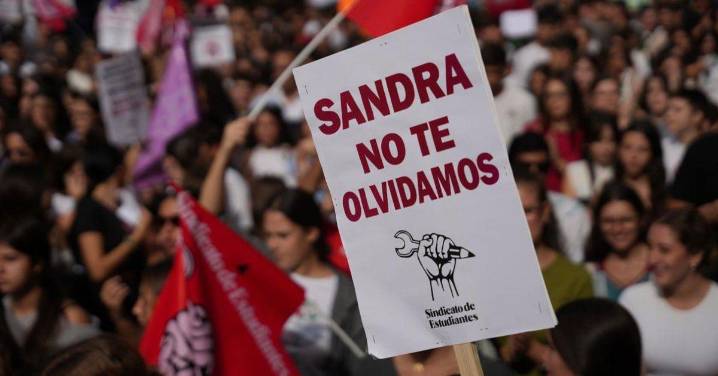 Miles de estudiantes salen a las calles contra el bullying