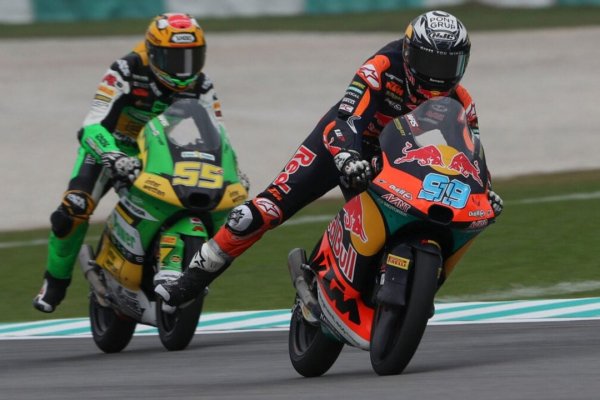 Durísimo choque en Moto 3 en el GP de Malasia