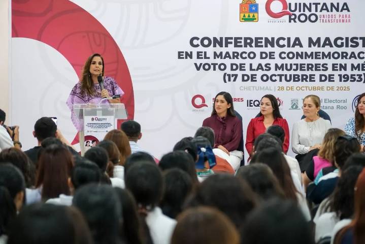 Conmemoran el voto femenino en México con enfoque en violencia política digital
