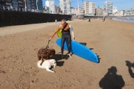 «En la playa se lo pasan mejor que en el parque»: así fue la vuelta de los perros a San Lorenzo