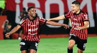 Alajuelense ganó 2-0 a Saprissa y es el nuevo líder de la Liga Promerica 2025