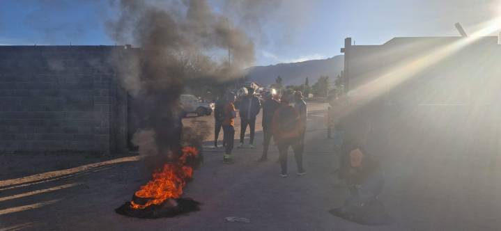 Trabajadores municipales de La Punta iniciaron un paro por malos tratos y bajos salarios