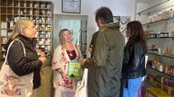 Comerciantes de El Gancho: "A las 11.00 ya hay bolsas de basura tiradas en la calle"