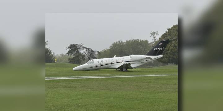 Plane goes off runway at Bowman Field, stops on Seneca Golf Course