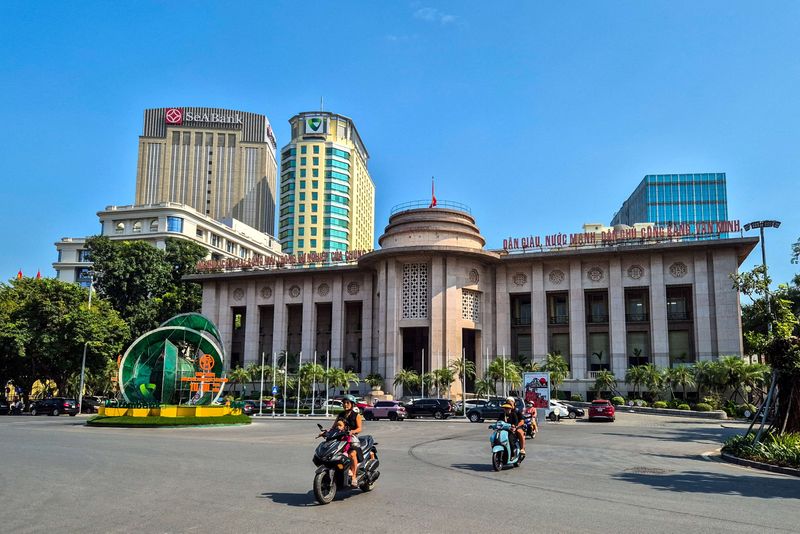 Vietnam central bank says will prioritise growth, sees big credit expansion