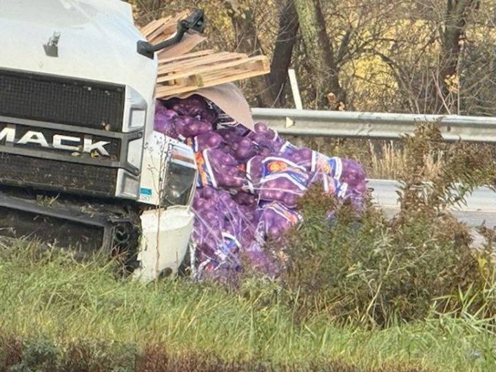 Truck rollover in Mercer County spills onions along I
