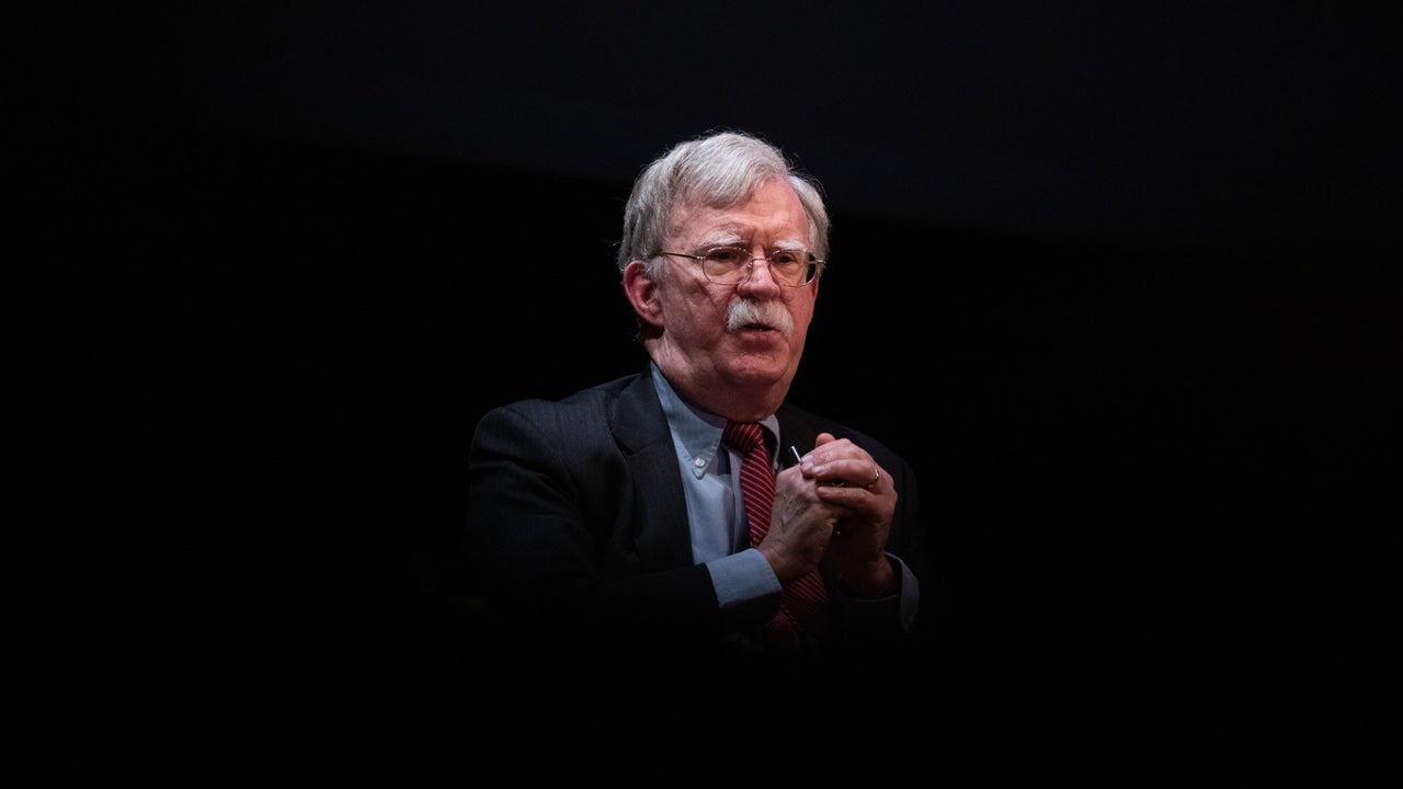 Exasesor de seguridad de Trump, John Bolton fue acusado formalmente por presunto mal manejo de información