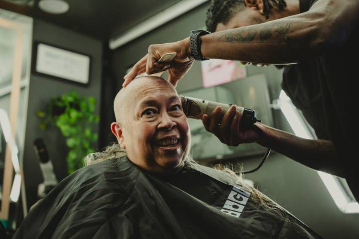 PHOTOS: Fans are shaving their heads for early screenings of new Emma Stone movie, “Bugonia” 