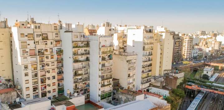 Rematan propiedades sin herederos en CABA: qué se consigue desde U$S 23.000 y cómo participar