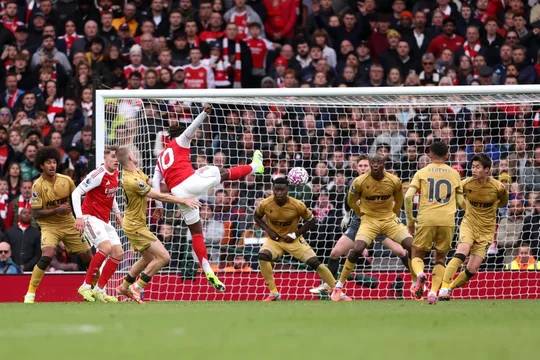 Arsenal venció al Crystal Palace y se afianzó en la cima de la Premier League