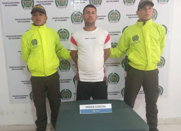 Mujer denuncia a su expareja por golpearla y la Policía lo captura