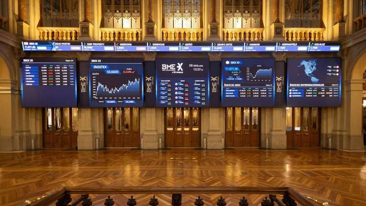 El BBVA se dispara un 7% en la apertura de la bolsa tras la OPA fallida: el Banco Sabadell se desploma