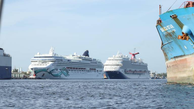 Más de 11 mil cruceristas llegan a Mazatlán con la llegada de dos buques