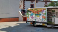 La biblioteca sobre ruedas que conecta a los pueblos de Tierra Estella con la lectura: "Resérvamelo para cuando ella lo deje"