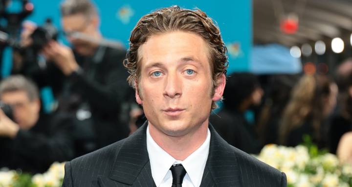 Jeremy Allen White Reveals He Never Graduated High School
