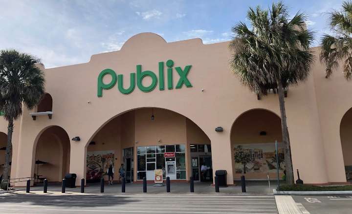 Homeless man with cardboard sign arrested at Publix in The Villages