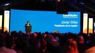 "Te bajo más la inflación así puteás un poco más", cruzó Milei a un vecino marplatense