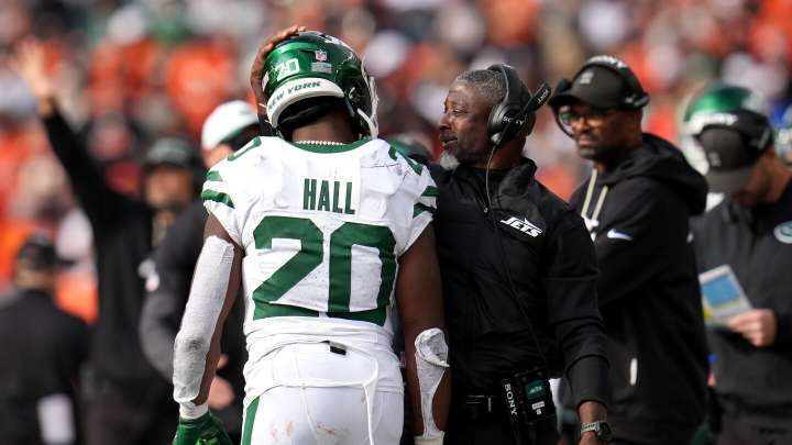 Breece Hall: I told the coaches that I need the ball in my hands