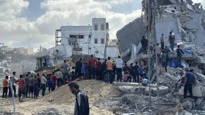 Israel lanza nuevos ataques en Gaza pese a la tregua; Hamás anuncia que entregará otros dos rehenes fallecidos