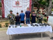 ¡Crisis en Colombia! Cuatro disidentes de las FARC se entregan y desatan un torbellino de preguntas sobre la paz.