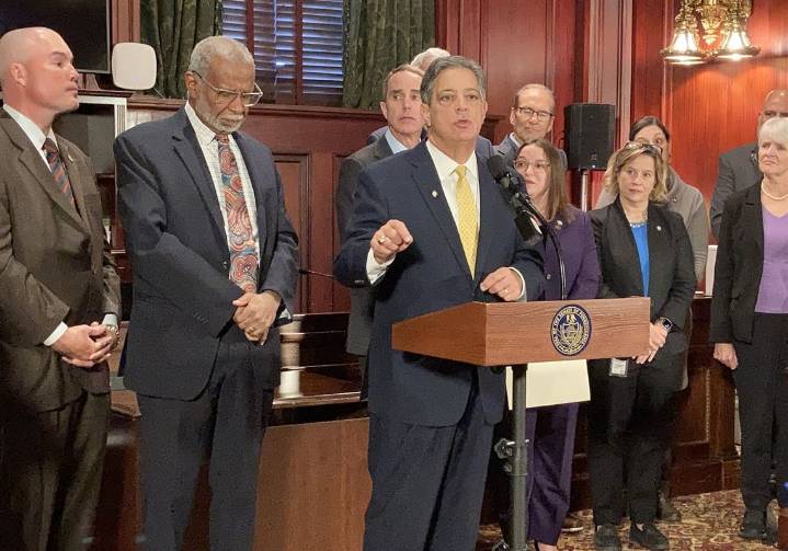 Facing end of SNAP benefits, Pa. Senate Democrats push emergency food relief plan