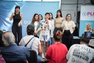 Mayra participó de la entrega de 350 pases libres multimodales a personas con discapacidad