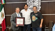 Mauricio Sulaimán honra el legado de su padre