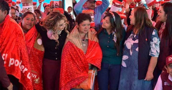 Entregan cobijas en 115 municipios mexiquenses