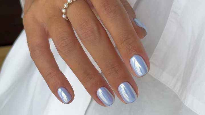 Cinderella nails: las uñas azules más elegantes y refinadas que debes lucir en Navidad 2025