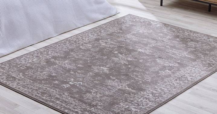 Dusk's 'lovely' Persian rug that 'feels luxurious underfoot' gets 20% price cut