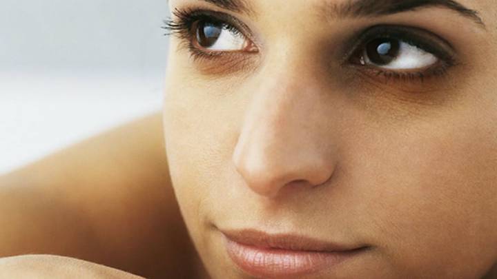 El truco definitivo para aplicar contorno de ojos con corrector