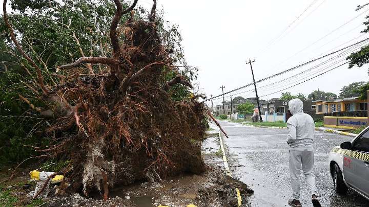 Samaritan's Purse airlifts 38,000 pounds of relief supplies to Jamaica