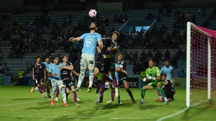 En un partido con tiempo añadido, la Jaiba Brava conserva su invicto