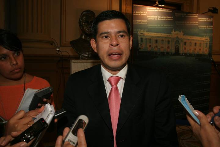 Fujimorismo respalda continuidad de Rospigliosi en Mesa Directiva