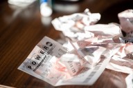 Hombre cambia Powerball por otro juego al escuchar a su esposa y gana $500,000