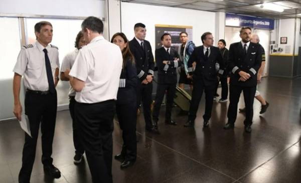 Pilotos de Aerolíneas Argentinas harán asambleas el jueves en Aeroparque